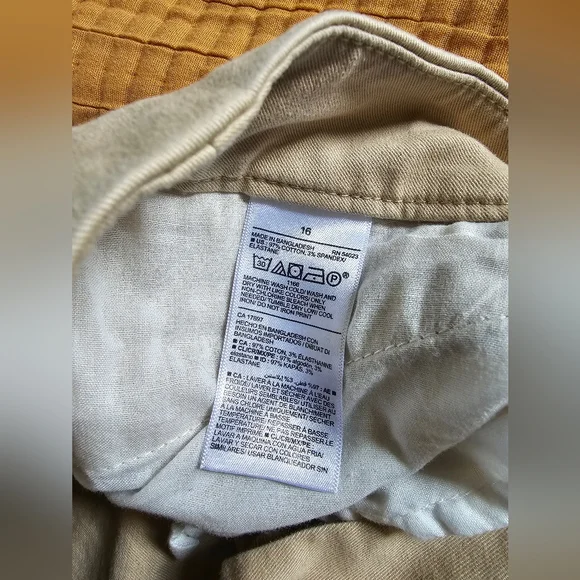 Old Navy bootcut khaki pants - Picture 4 of 4